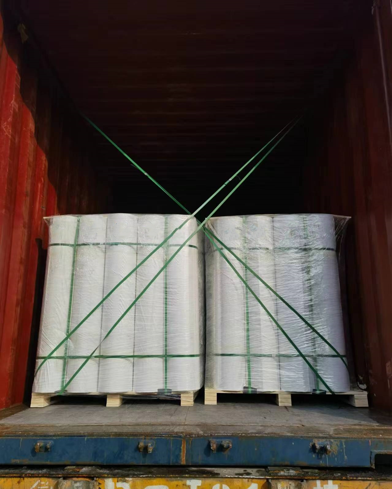 1,2 m breite selbstklebende HDPE-Membran, sofort versandbereit.